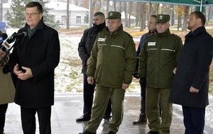 Uroczystość przekazania nowego ambulansu 