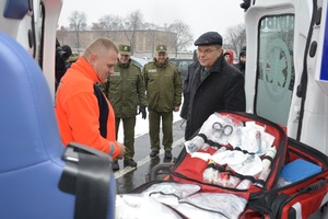 Uroczystość przekazania nowego ambulansu 