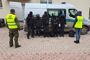 Zatrzymani cudzoziemcy w związku z nielegalnym przekroczeniem granicy polsko- litewskiej
