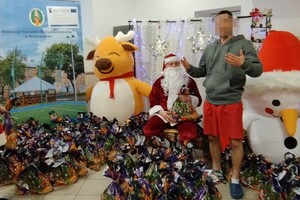 Wizyta Świętego Mikołaja w Strzeżonym Ośrodku dla Cudzoziemców 