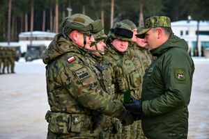 IV zmiana żołnierzy do wsparcia Straży Granicznej w ochronie granicy. Uroczystość przekazania obowiązków. 