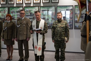 Ślubowanie funkcjonariuszy i wręczanie aktów mianowań Modlitwa kapłanów.