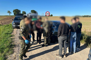 Kurierzy i nielegalni migranci zatrzymani przy granicy z Litwą 