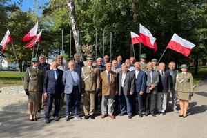 Dzień Weterana Służby Granicznej ludzie pozują do zdjęcia