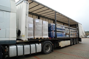 Samochód wypełniony nielegalnym towarem