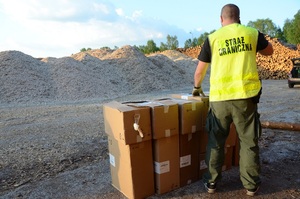 Ujawnione papierosy w kartonach