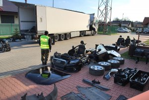 Ujawnione skradzione części samochodowe 
