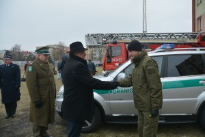 Uroczystość przekazania samochodu Placówce SG w Sejnach 