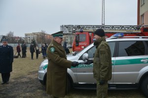 Uroczystość przekazania samochodu Placówce SG w Sejnach 