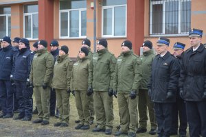 Uroczystość przekazania samochodu Placówce SG w Sejnach 