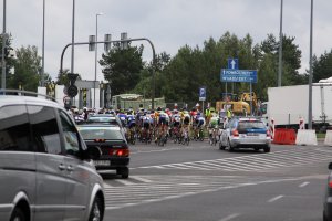 Kolarze w drogowym przejściu granicznym w Kuźnicy 