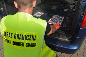 Ukryta w podłodze kontrabanda 