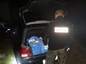 Nielegalne papierosy ujawnione w samochodzie 