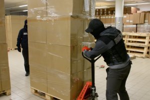 Magazyn z nielegalnymi papierosami 