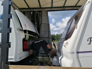 Odzyskana przyczepa kempingowa 