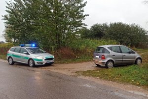 Papierosy ukryte w podwójnej podłodze 