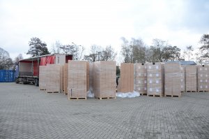 Ujawnione nielegalne papierosy przewożone w dwóch tirach Gigantyczny transport nielegalnych papierosów przechwycony przez podlaskie służby. Ujawnione nielegalne papierosy przewożone w dwóch tirach
