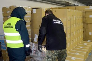 Ujawnione nielegalne papierosy przewożone w dwóch tirach 