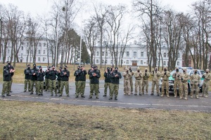Funkcjonariusze biorący udział w biegu "Kilometr dla Moniki" 