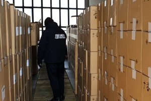 Tir wypełniony nielegalnymi papierosami 
