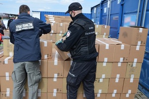 Rekordowy transport nielegalnych papierosów przechwycony przez podlaskie służby 