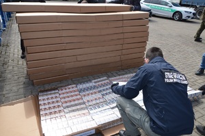 Rekordowy transport nielegalnych papierosów przechwycony przez podlaskie służby 