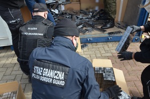 Rekordowy transport nielegalnych papierosów przechwycony przez podlaskie służby 
