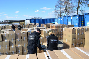 Rekordowy transport nielegalnych papierosów przechwycony przez podlaskie służby 