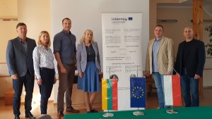 Współpraca polsko-litewskich służb granicznych 02 Zdjęcie na tle baneru