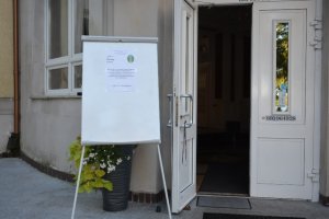 Warsztaty szkoleniowe 01 Tablica przed wejściem na warsztaty