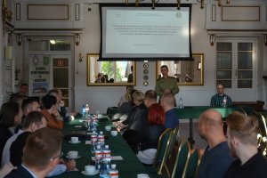 Warsztaty szkoleniowe 02 Kursanci w sali w trakcie warsztatów