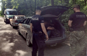 Funkcjonariusze zatrzymali cudzoziemców, którzy nielegalnie przekroczyli granicę 