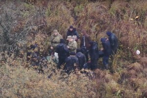 Służby białoruskie z grupą nielegalnych migrantów 