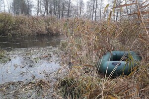 Przekroczenie granicy pontonem przez rzekę graniczną 
