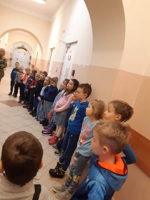 Wizyta dzieci w Komendzie POSG 