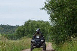 Patrol w rejonie granicy pojazdem ATV 