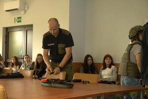 Uczniowie klas mundurowych z wizytą w Krynkach 