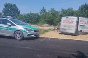 Zatrzymne auto z migrantami 