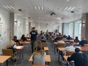 Uczestnicy II etapu podczas zdawania gzaminów 