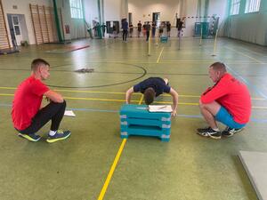 Uczestnicy II etapu podczas zdawania gzaminów 