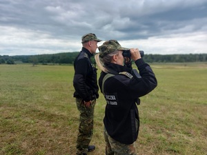 Funkcjonariusze SG na patrolu