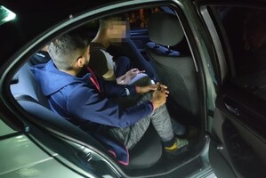 Zatrzymanie kuriera przewożącego migrantów 