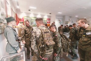 Zwiedzanie Sali Tradycji Podlaskiego Oddziału Straży Granicznej 