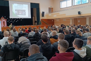 Spotkanie z młodzieżą w ramach programu "Młodzi u progu kariery" 