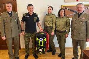 Przekazanie medycznych plecaków 