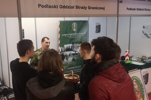 Stoisko promocyjne na Targach Pracy 