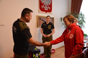 przekazanie medycznych plecaków 
