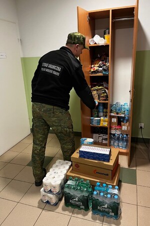 Przekazanie darów pomocowych przez Caritas 