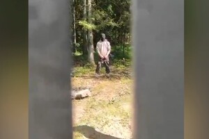Migrant z procą 