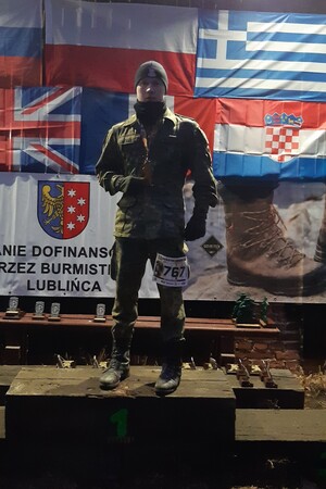Na ,,Maratonie Komandosa" Funkcjonariusz Straży Granicznej na podium